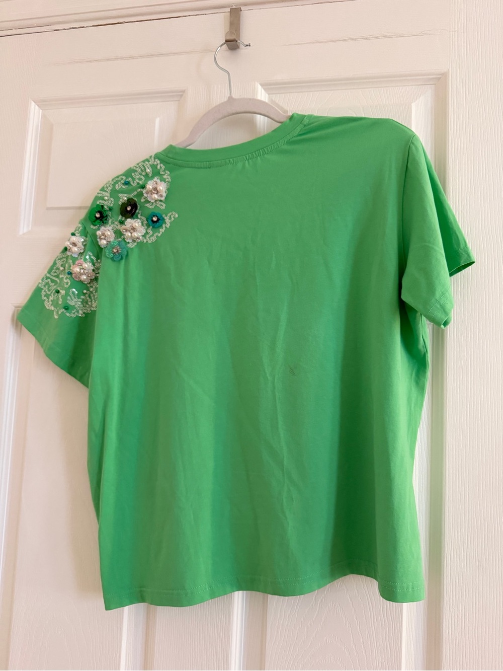 QUEEN OF SPARKLES Queen of Shamrocks Champagne Graphic Tee - Picture 5 of 6